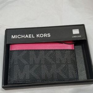 Michael Michael kors black monogram pink dragonfruit trim jet set card case new